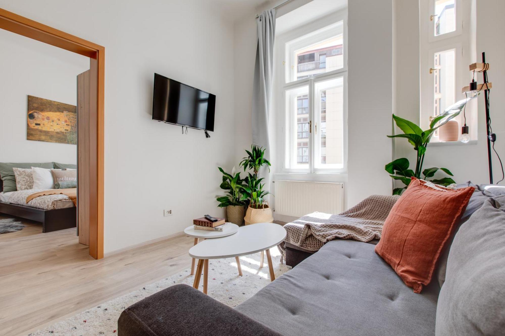 Romantic By The Park - Uaka7 * Praga